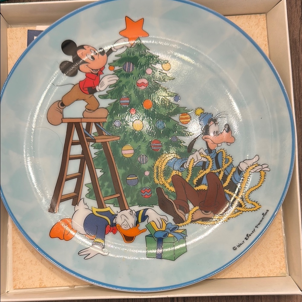 Disney Holiday Plate with Mickey and Friends